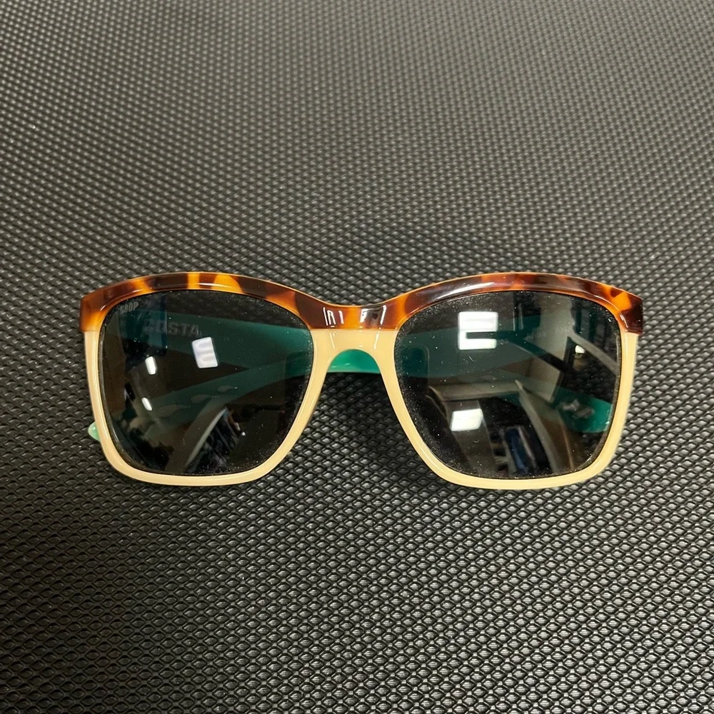 Stylish Tortoiseshell Sunglasses